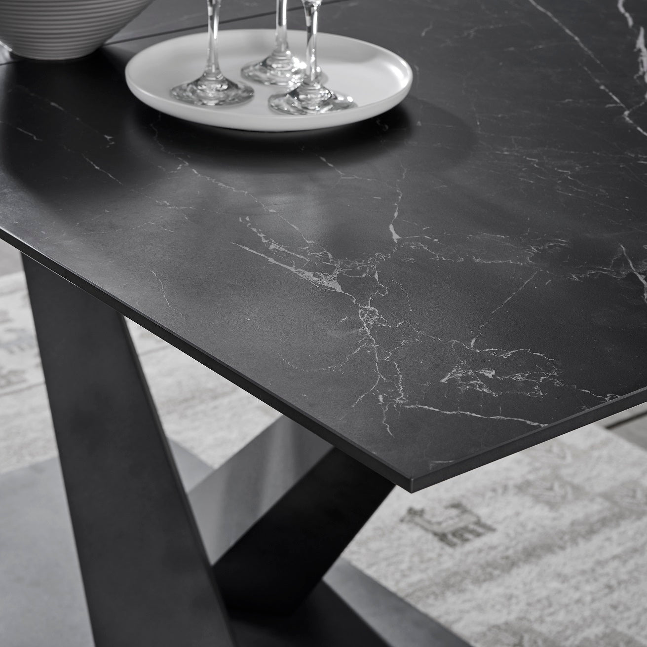 Table à manger extensible avec plateau en céramique noire 160/200x90xH76CM RUBY