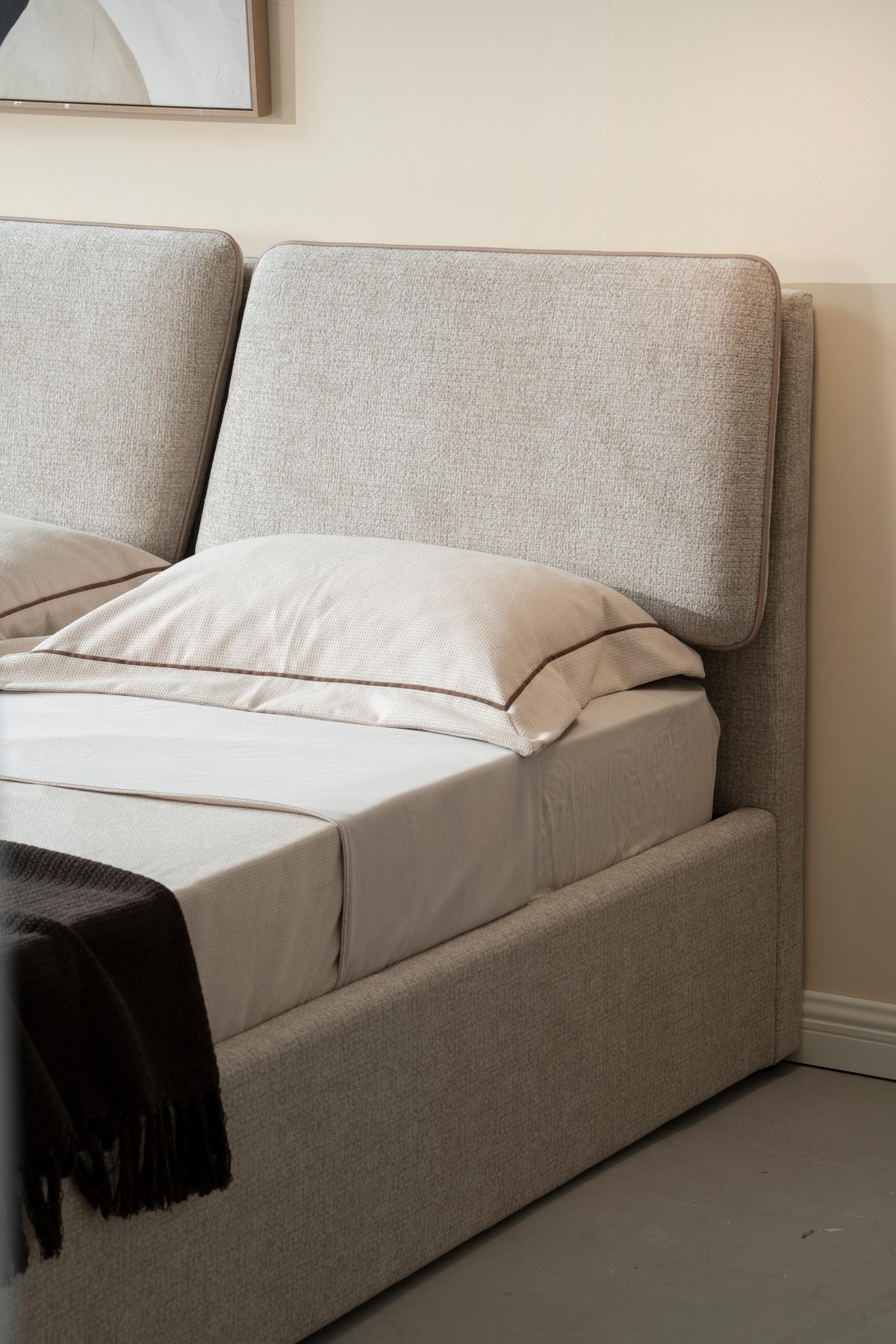 Lit en tissu anti tache - RIHAN