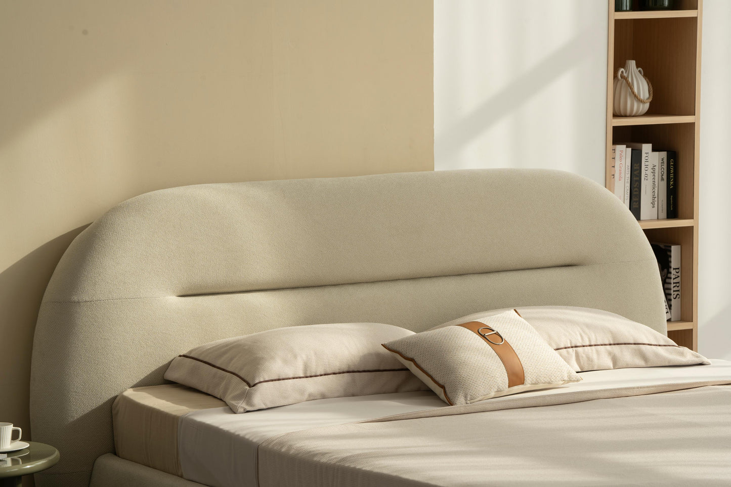 Lit en tissu avec sommier inclus Vernon