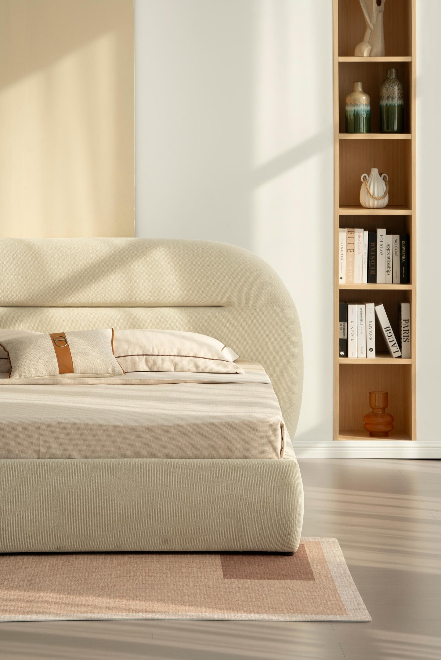 Lit en tissu avec sommier inclus Vernon